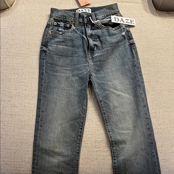 Daze High-Rise Women's Blue Denim Jeans — Distressed Hem - Picture 6 of 10